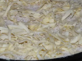 Pełnoziarnista sypana szarlotka z orzeszkami ziemnymi - 17