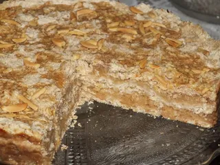 Pełnoziarnista sypana szarlotka z orzeszkami ziemnymi - 3