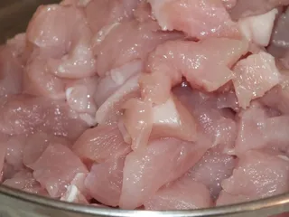 Sałatka z jajeczka z kurczakiem i pieczarkami - 4