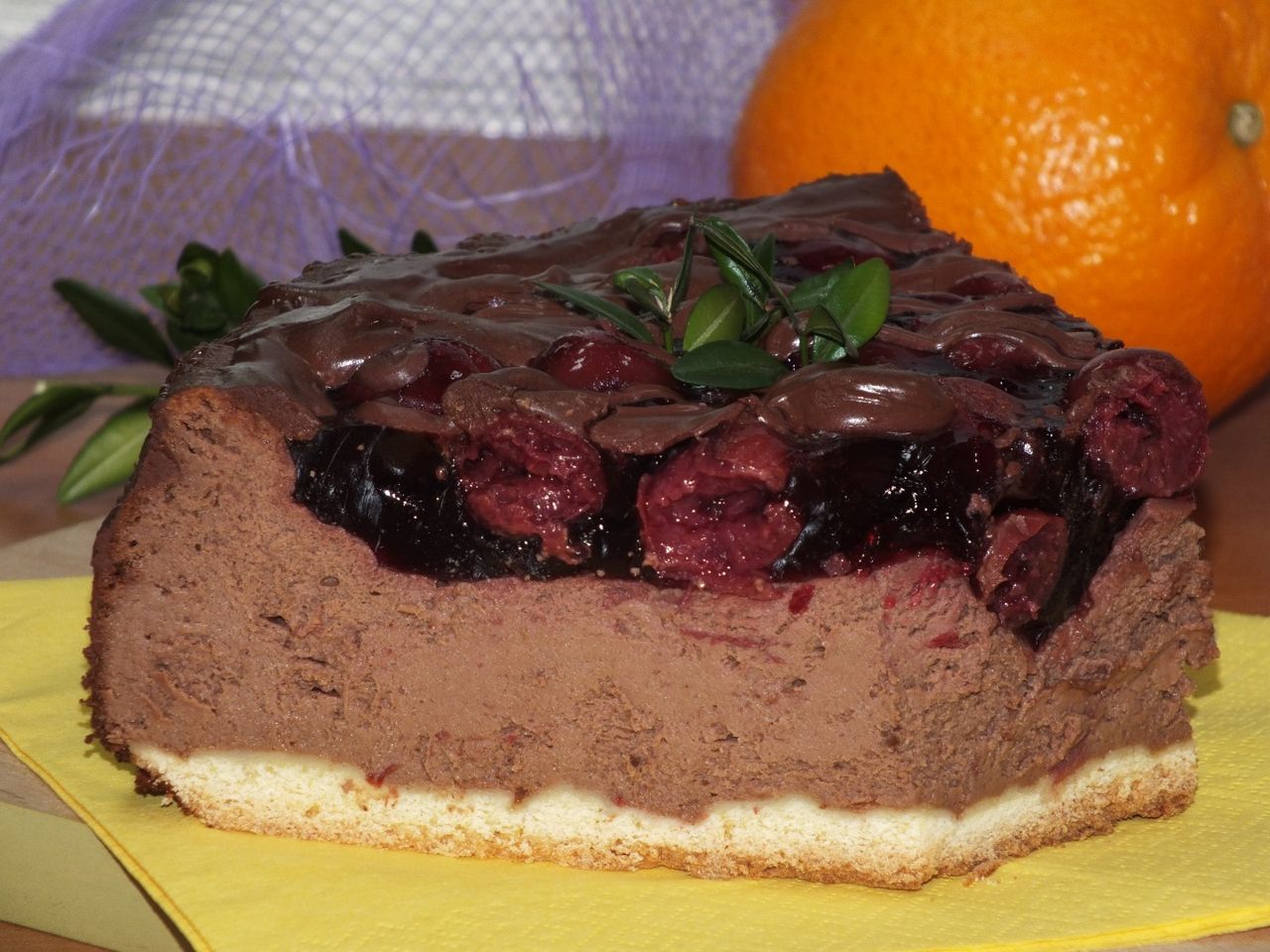 Czekoladowy sernik z wiśniową wkładką