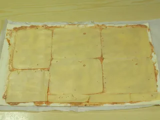 Ślimaczki z ciasta francuskiego z żółtym serem i szynką - 10