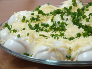 Jajka w sosie czosnkowym z serem Feta - 2