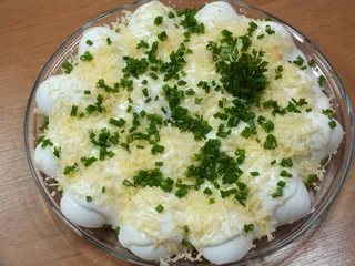 Jajka w sosie czosnkowym z serem Feta - 11