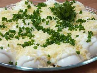 Jajka w sosie czosnkowym z serem Feta - 13