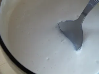 Jajka w sosie czosnkowym z serem Feta - 7