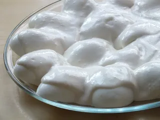 Jajka w sosie czosnkowym z serem Feta - 8