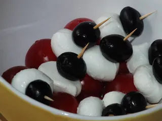 Mini szaszłyki z serem mozzarella - 6