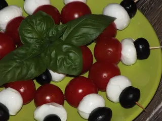 Mini szaszłyki z serem mozzarella - 9