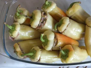 Papryka stożkowa faszerowana mielonym mięsem i cukinią - 18