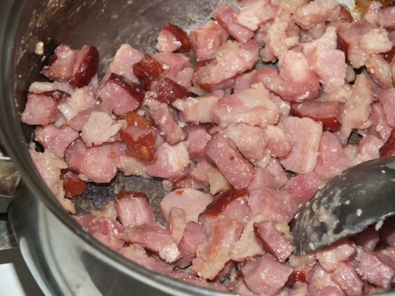 Zapiekanka makaronowo-szpinakowa z wędzonym boczkiem