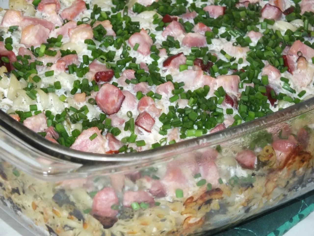 Zapiekanka makaronowo-szpinakowa z wędzonym boczkiem