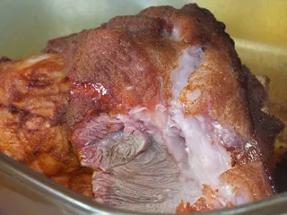 Aromatyczna golonka pieczona w naczyniu żaroodpornym - 17