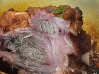 Aromatyczna golonka pieczona w naczyniu żaroodpornym - 20