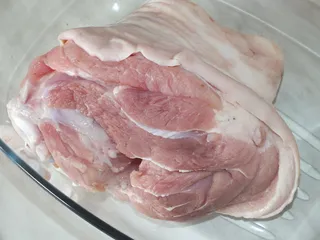 Aromatyczna golonka pieczona w naczyniu żaroodpornym - 10