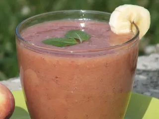 Arbuzowo-brzoskwiniowe smoothie z bananem - 3
