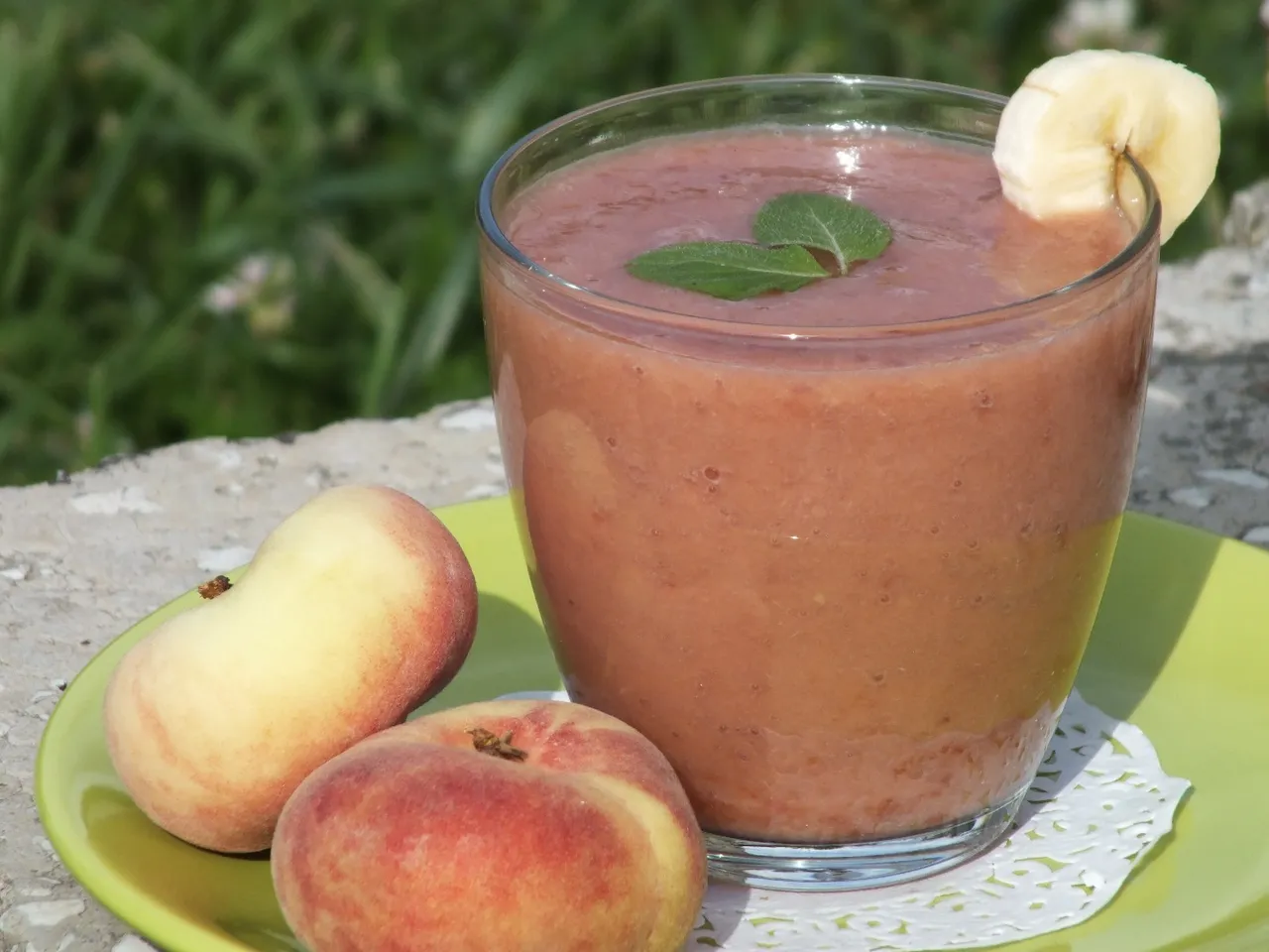 Arbuzowo-brzoskwiniowe smoothie z bananem