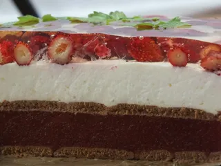Ciasto z arbuzową masą i poziomkami - 2