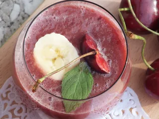 Bananowe smoothie z arbuzem i czereśnią - 12