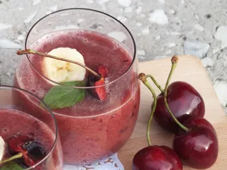 Bananowe smoothie z arbuzem i czereśnią - 13