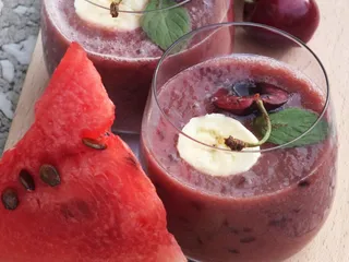 Bananowe smoothie z arbuzem i czereśnią - 15
