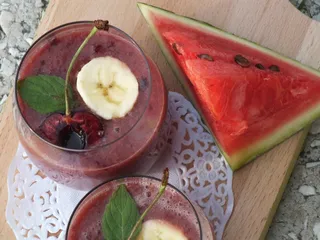 Bananowe smoothie z arbuzem i czereśnią - 16