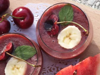 Bananowe smoothie z arbuzem i czereśnią - 17