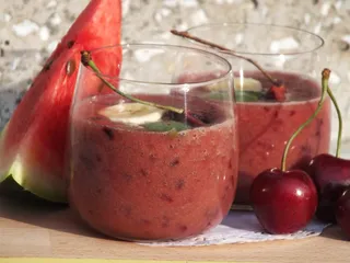 Bananowe smoothie z arbuzem i czereśnią - 18