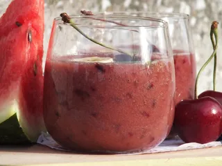 Bananowe smoothie z arbuzem i czereśnią - 19