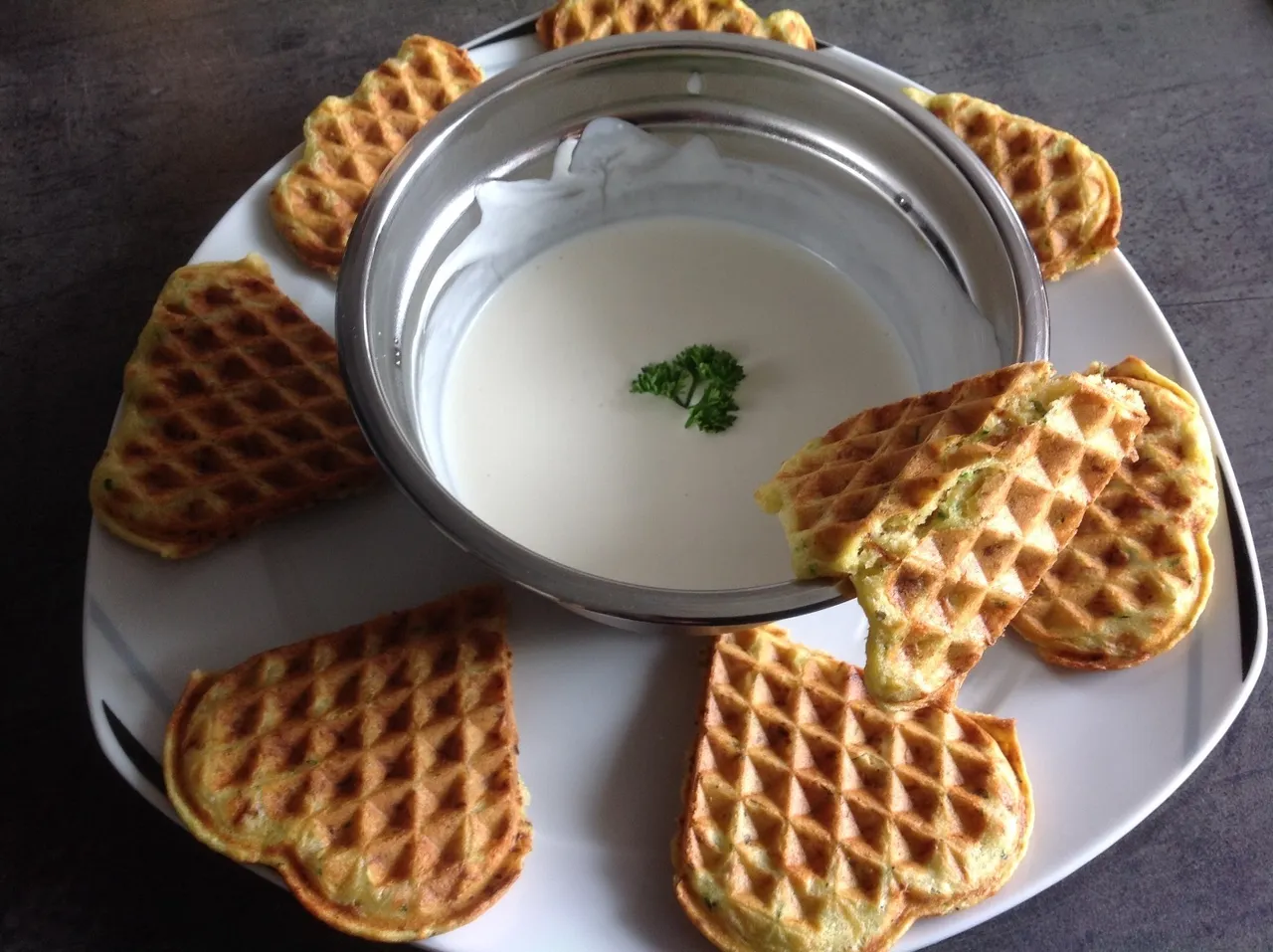 Gofry na słono z warzywami