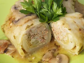 Gołąbki zapiekane w sosie pieczarkowym - 2