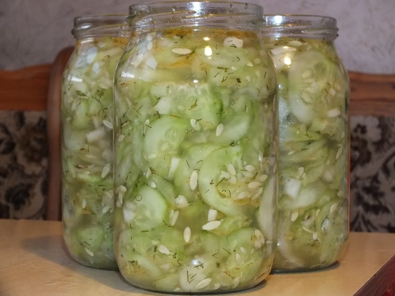 Prosta i aromatyczna sałatka z ogórków