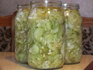 Prosta i aromatyczna sałatka z ogórków - 15