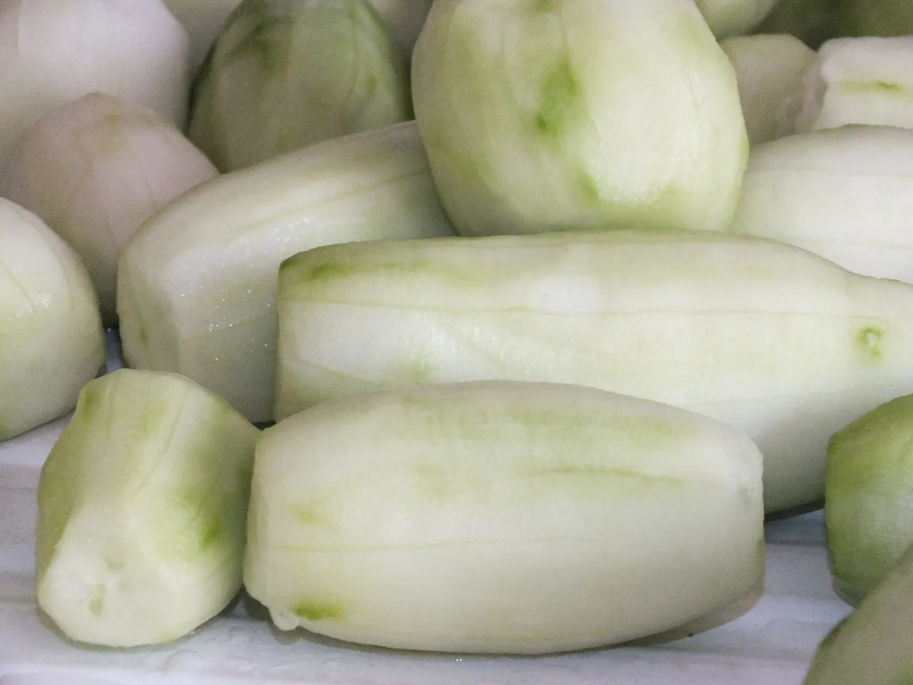 Prosta i aromatyczna sałatka z ogórków