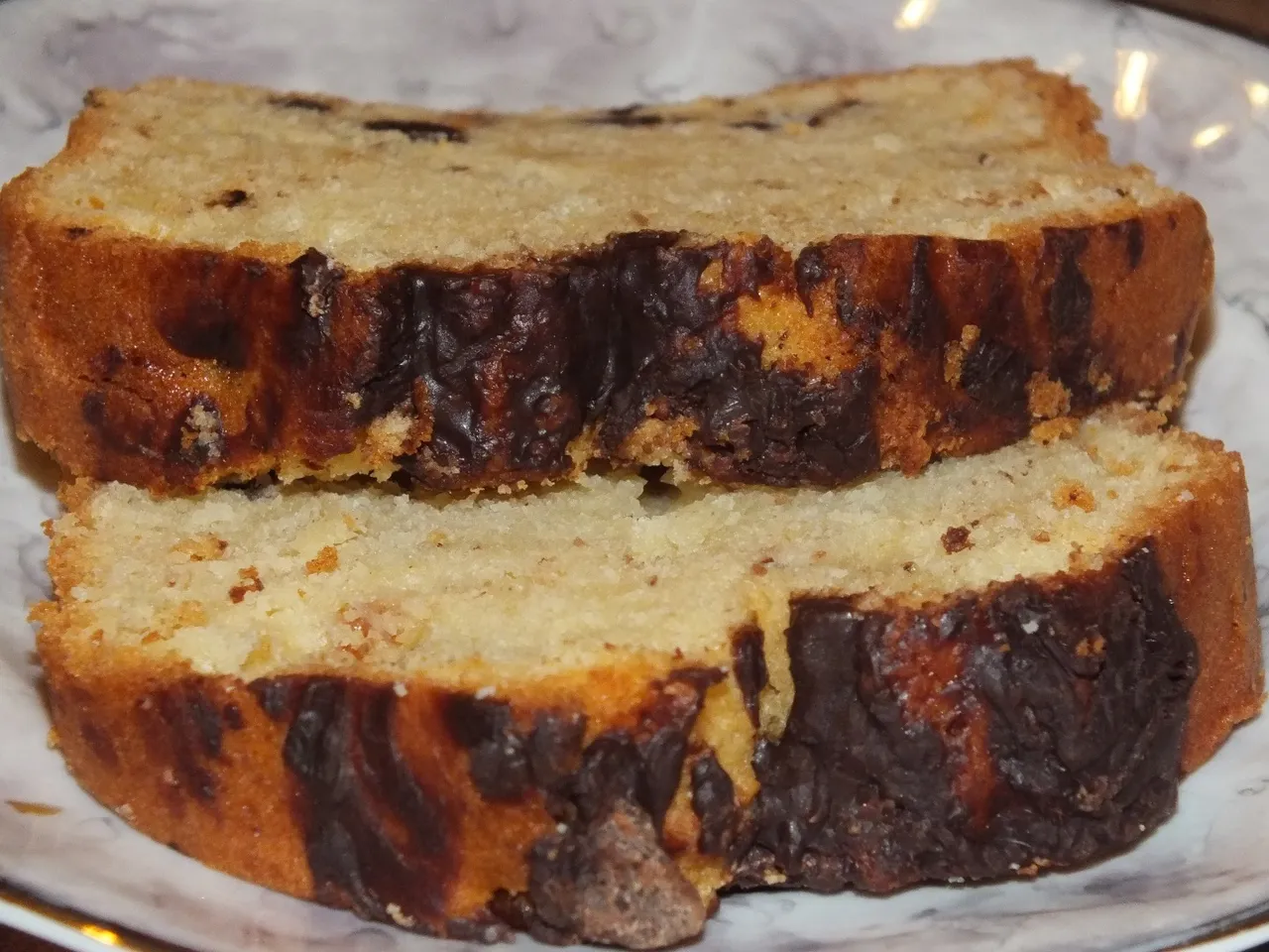 Babka z kawałkami czekolady