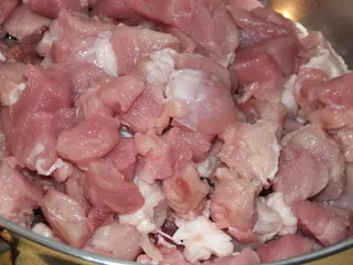 Gulasz wieprzowy z białą kiełbasą - 3