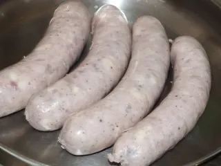 Biała kiełbasa pieczona w piwie - 4