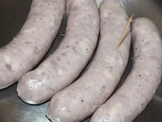 Biała kiełbasa pieczona w piwie - 5