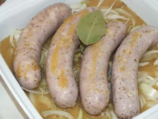 Biała kiełbasa pieczona w piwie - 10
