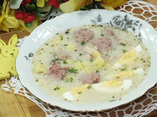 Żurek z białą kiełbasą i wędzonym boczkiem - 2