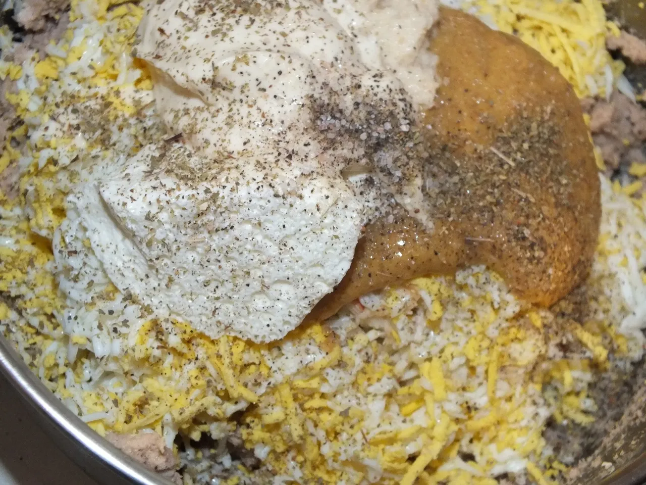Pasta mięsna z jajkiem