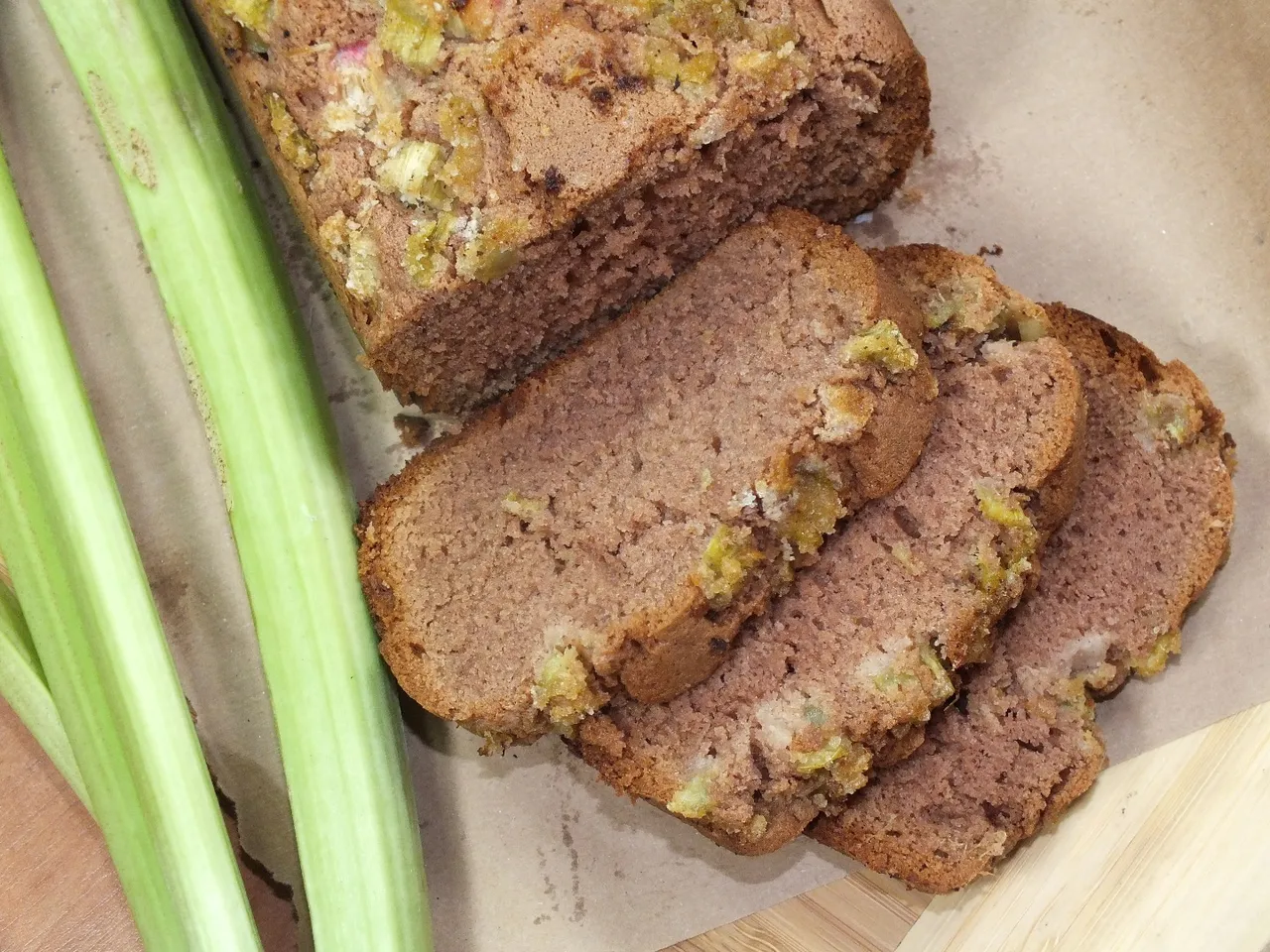 Kakaowa babka z rabarbarem