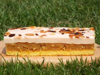 Jabłkowo-cukiniowe ciasto na biszkopcie - 2