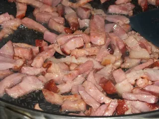 Makaronowe danie z cukinią, boczkiem i słonecznikiem - 4