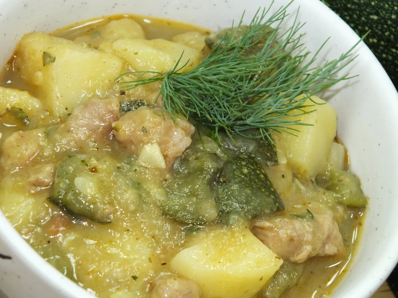 Potrawka z indyka, cukinii i ziemniaków