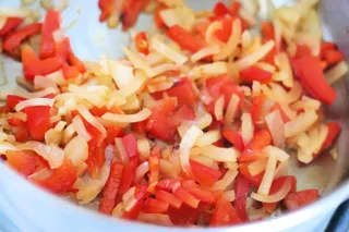 Gulasz wołowy z pieczarkami i papryką - 9