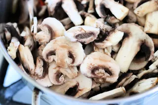 Gulasz wołowy z pieczarkami i papryką - 10