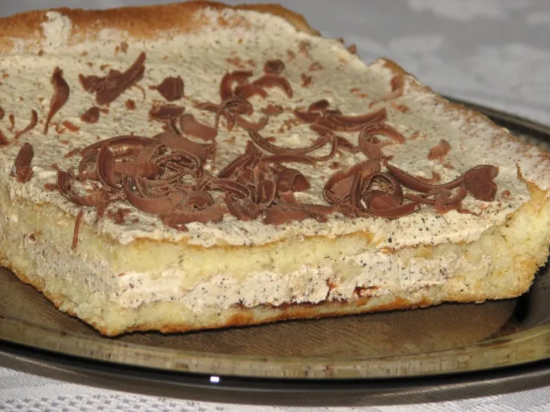 Biszkopt z kremem maślano-kawowym