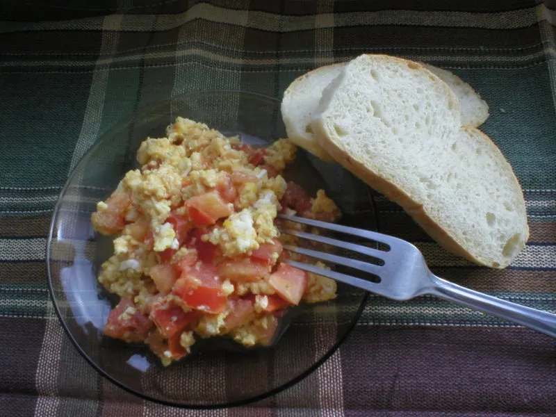 Jajecznica z pomidorem