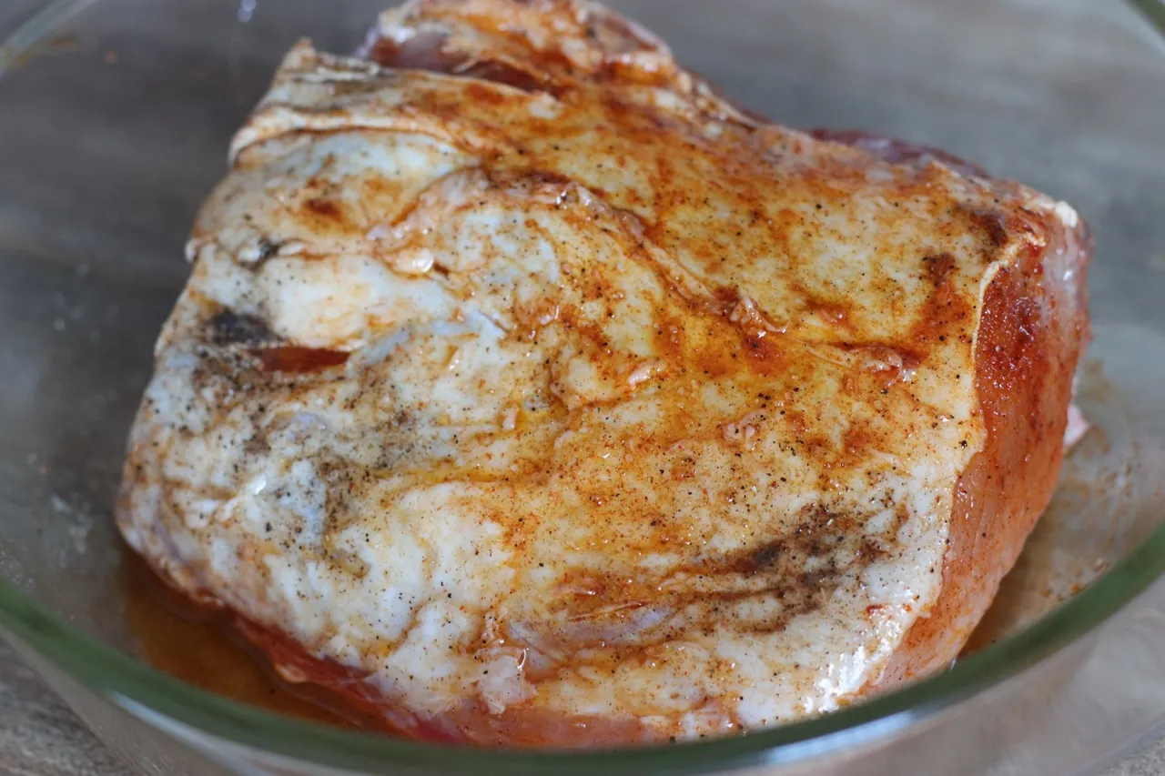 Schab pieczony razem z kością