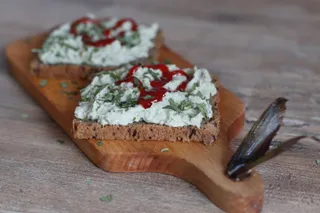 Puszysta pasta z makreli, awokado i cebuli - 13